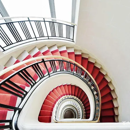 Studette View Of The Eiffel Tower Victor Hugo 2 -bail Mobilite * Párizs